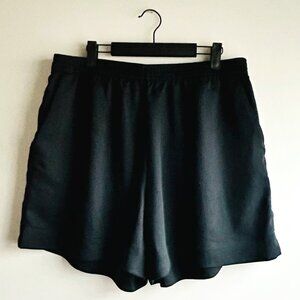 H&M Flowy Pull on Shorts in Black Size L (NWT)
